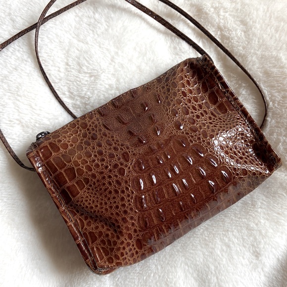 Vintage Handbags - 🌟5/$15 or FREE! VINTAGE faux leather crocodile embossed brown crossbody bag